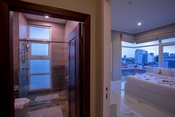 Honeymoon Suite